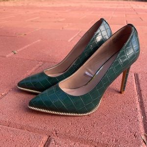 Gently used BCBG emerald green heels